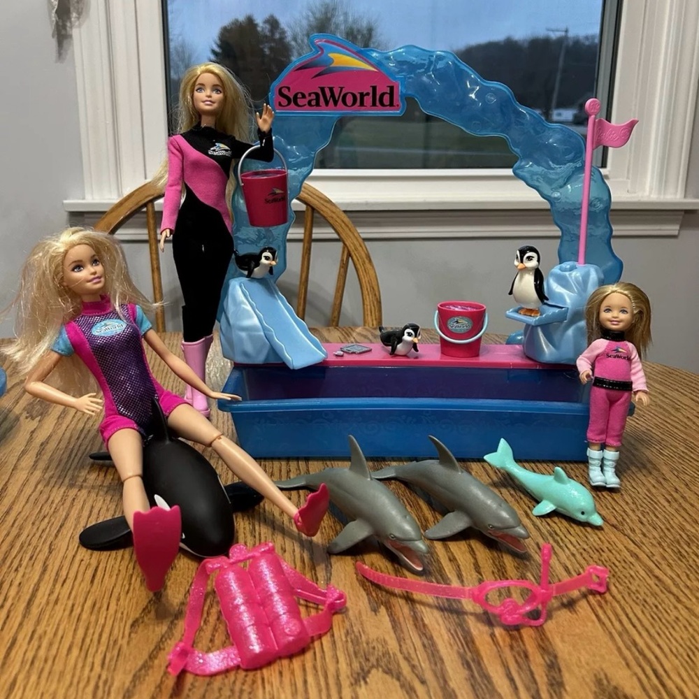Mattel 2013 Barbie I Can Be... SeaWorld Antartica Penguin Fun Playset